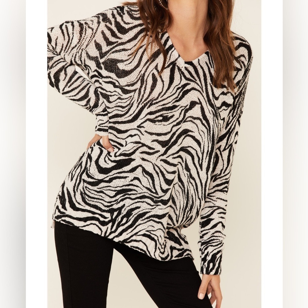 Show Me Your Mumu Women’s Zebra Print Hug Me Pullovers Sweater size XS NWOT